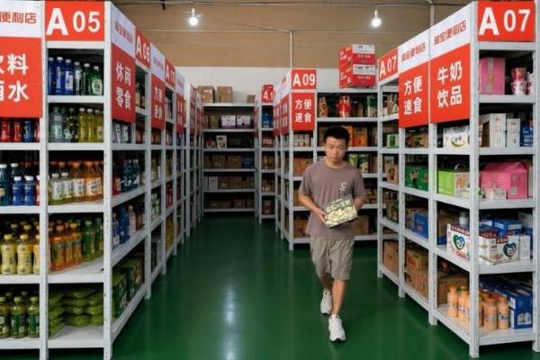 90后创业者创新突围仓店经营，单店日均订单超300单