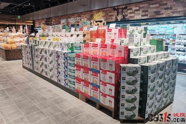 进超市买牛奶像做数学题？纯牛奶、调制乳、含乳饮料混着摆，企业玩文字游戏坑了多少人